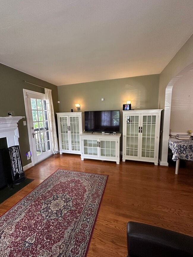 Building Photo - Charming 1930s Stone & Brick Cottage – 3BR...