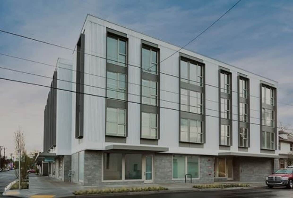 Sellwood-Modern Top Floor 1Bdr w/Floor-to-Ceiling Windows + Pet OK! - Sellwood-Modern Top Floor 1Bdr w/Floor-to-Ceiling Windows + Pet OK!
