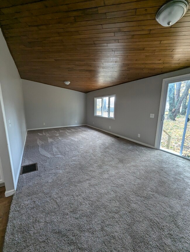 Building Photo - 114 Maple Manor Dr