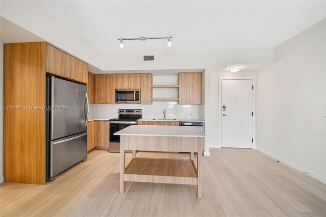 Foto del edificio - 555 NE 8th St