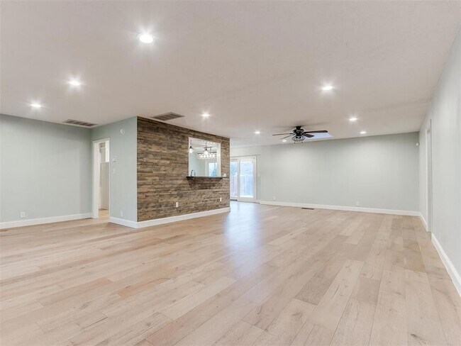 Foto del edificio - 1428 Cinderella Ave