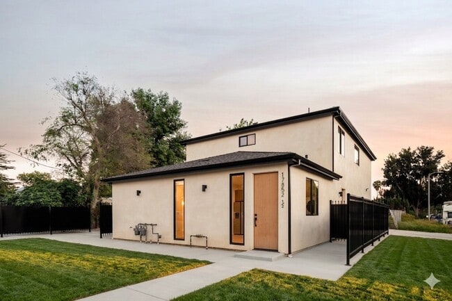 Building Photo - 17852 Saticoy St