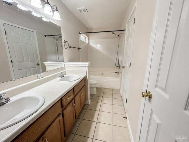 Foto del edificio - 5915 N Bay Point Dr