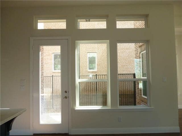 Building Photo - 6813 Royal View Dr