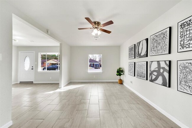 Foto del edificio - 5805 Langley Rd