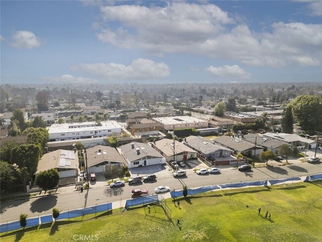 Foto del edificio - 13010 Hartland St