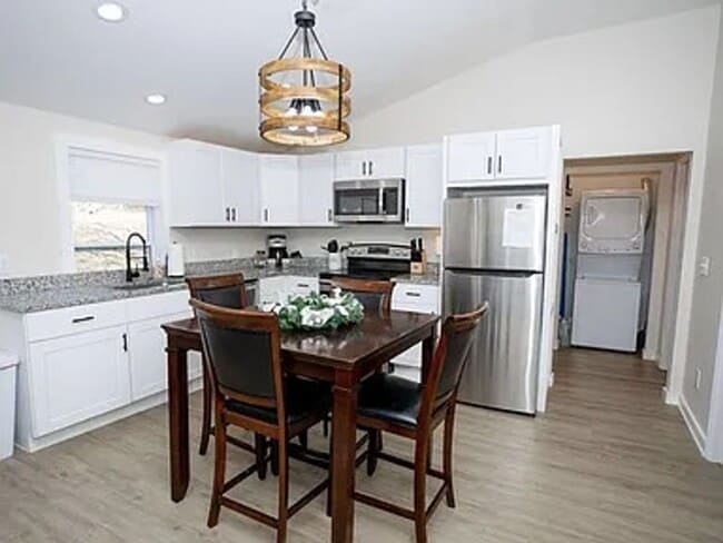 Building Photo - Lenoir City 37771 - 3 bedroom, 2 bath home - Contact Karen Robertson 865-454-7626