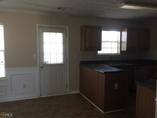 Building Photo - 4480 Chester Ln