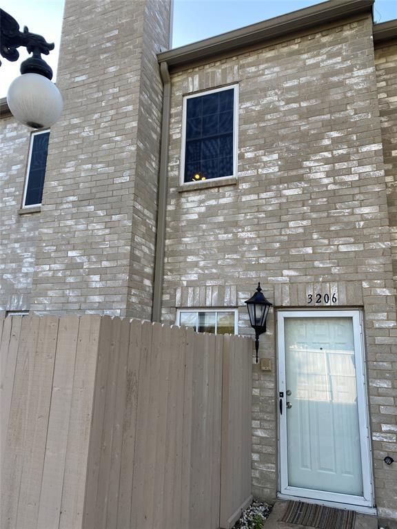 Foto del edificio - 3206 Holly Hall St