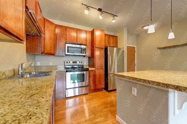 Building Photo - 13456 Via Varra