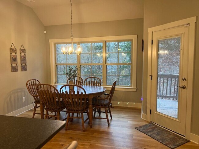 Foto del edificio - Like New 3 Bedroom Plus!