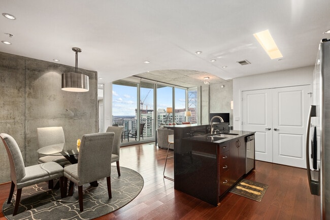 living room / dining room view - 860 Peachtree St NE