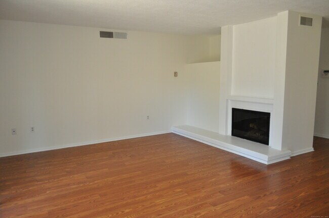 Building Photo - 54 Great Meadow Ln