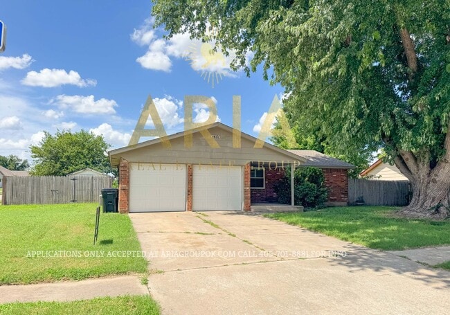 Building Photo - *AVAILABLE FOR IMMEDIATE MOVE IN* 2 Bed/1....