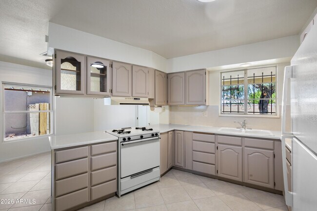 Foto del edificio - 5742 N 12th Pl