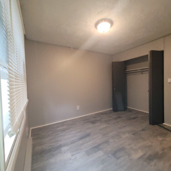 Foto del edificio - 202 S Maple St