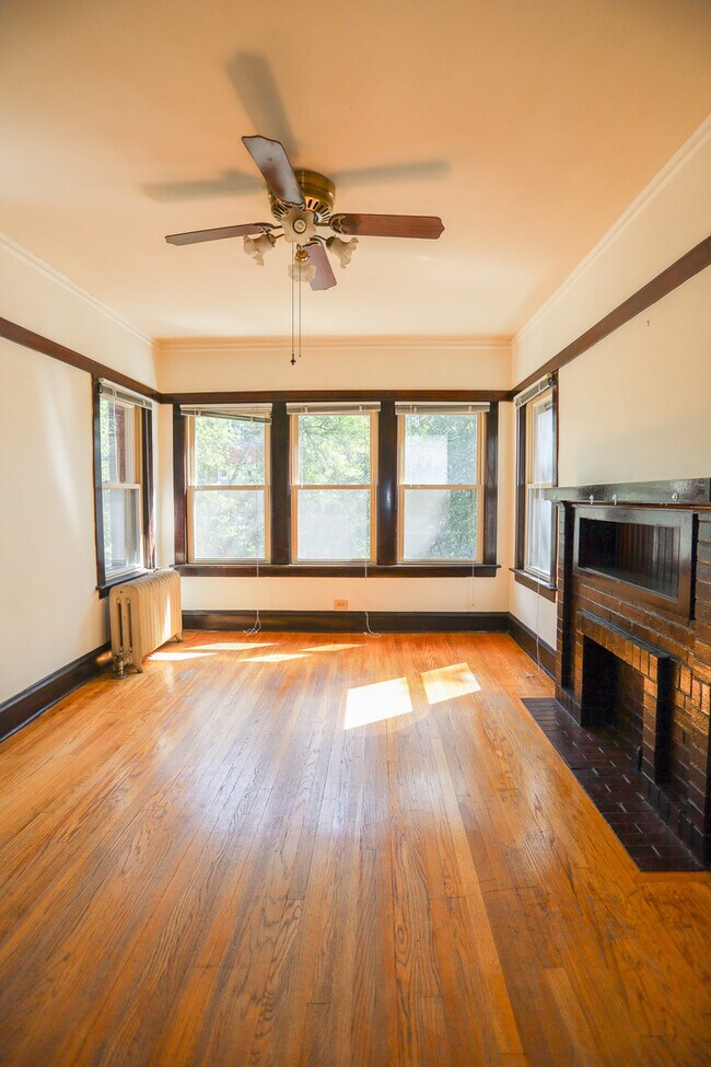Foto del edificio - 3456 N Bosworth Ave