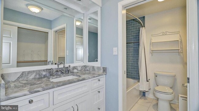Building Photo - 7598 Lakeside Village Dr