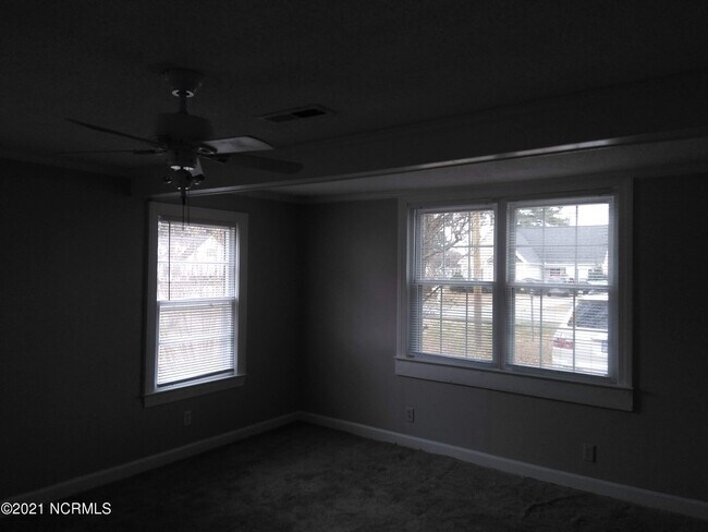 Foto del edificio - 395 Cooper St