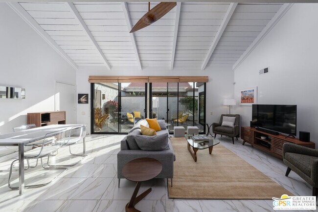Foto del edificio - 4545 E 7 Lakes Dr