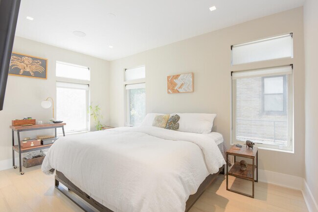 Master bedroom. - 1001 Monroe St NW
