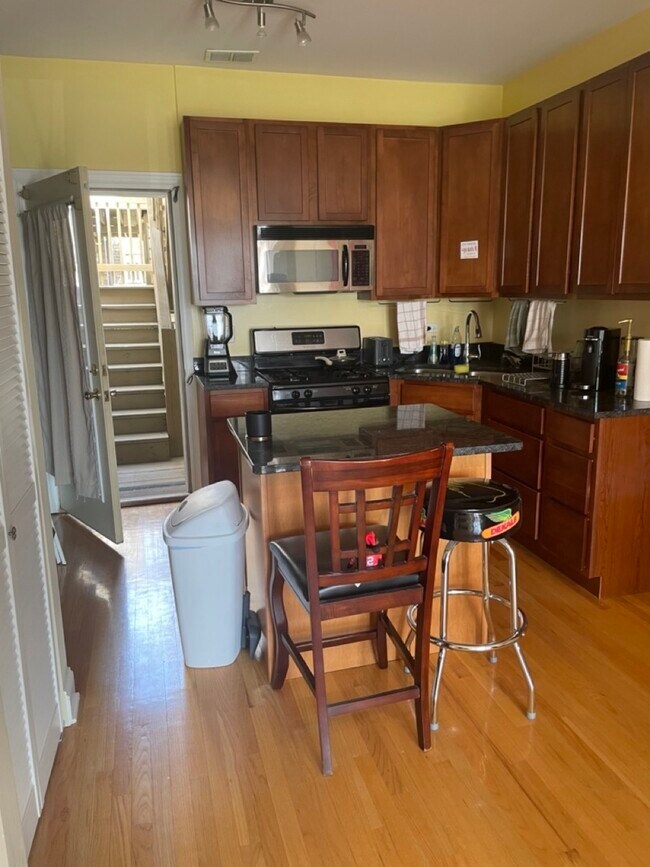 Foto del edificio - 5923 N Winthrop Ave