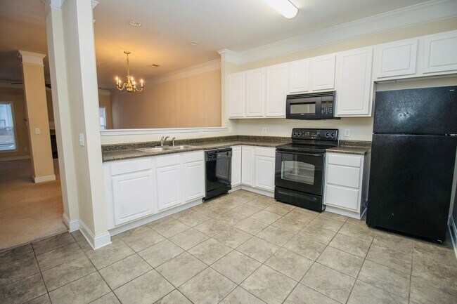 Foto del edificio - Discover comfortable living in Hampton Forest — a charming 2 bedroom, 2.5 bath townhouse in Colum...