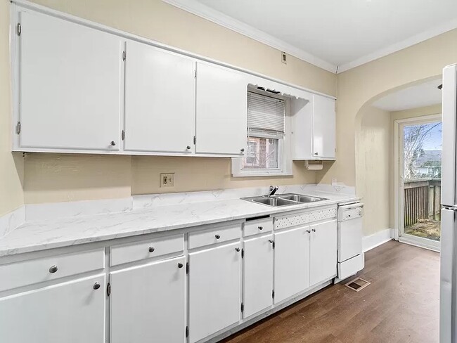 Building Photo - 80 E Ido Ave