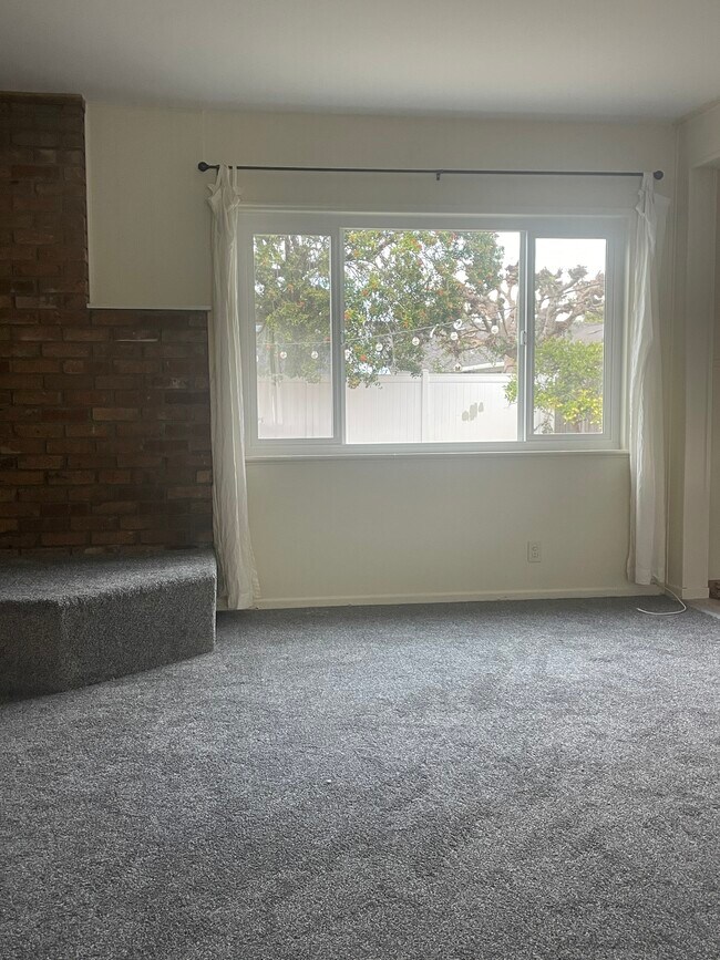 Vista desde la sala de estar/patio trasero - 4137 W 173rd St