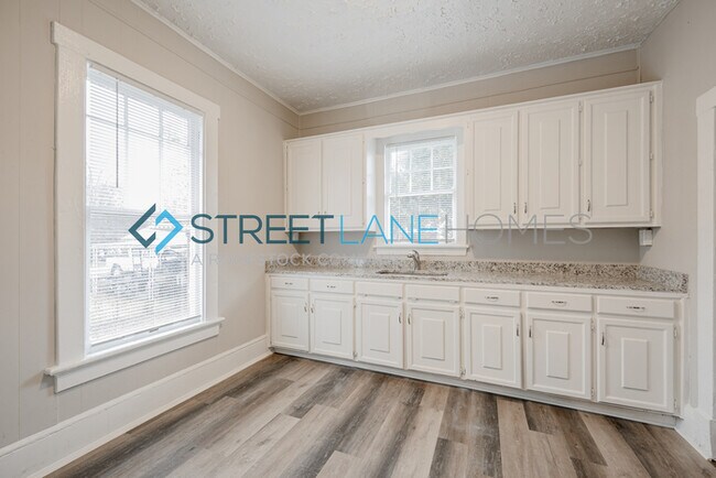 Building Photo - 250 Off First Full Month