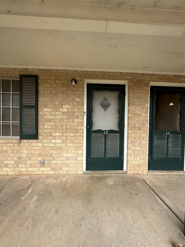 167 Northwest Dr Unit 10, Fredericksburg, TX 78624 Room for Rent in
