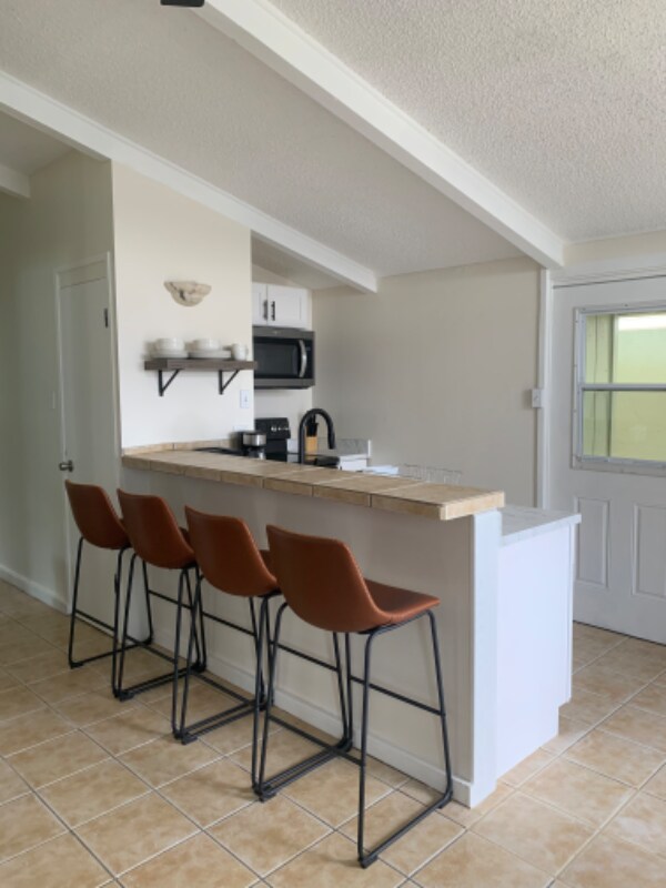 Building Photo - 20 Ahina Pl