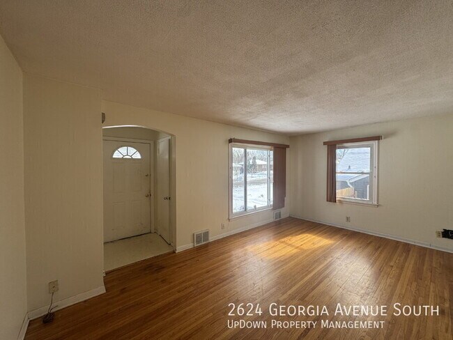 Foto del edificio - 2624 Georgia Ave S