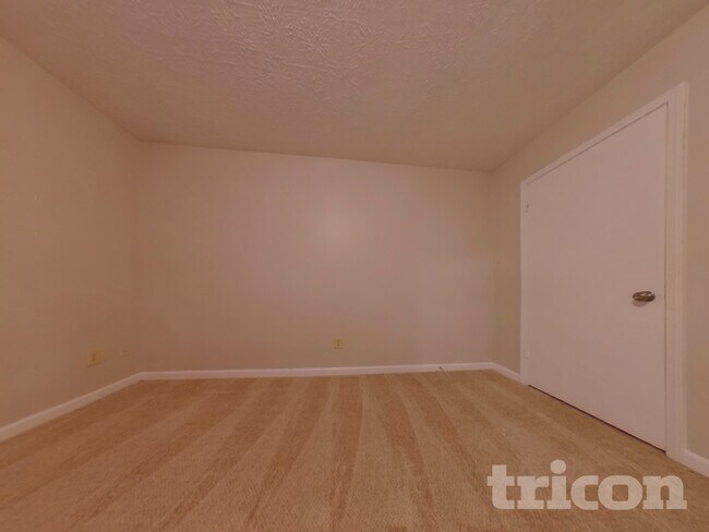 Foto del edificio - 6640 Valley Hill Dr