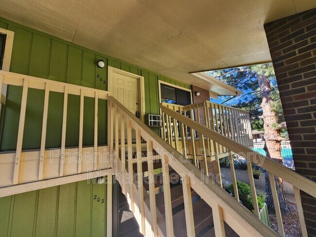 Foto del edificio - 2800 Kalmia Ave