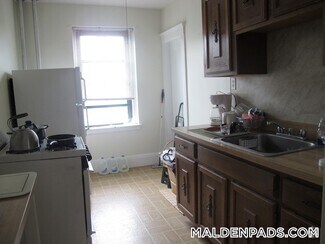 Building Photo - 349 Pleasant St