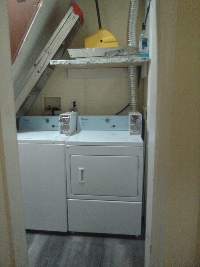 Foto del edificio - 637 Newark Ave