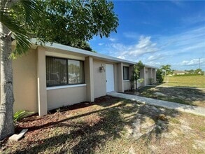 Building Photo - 1917-1917 Cape Coral Pkwy W