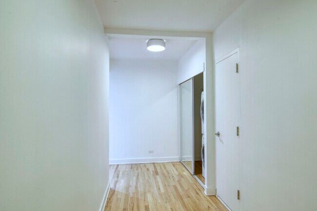 Building Photo - 3435 Rue Drummond