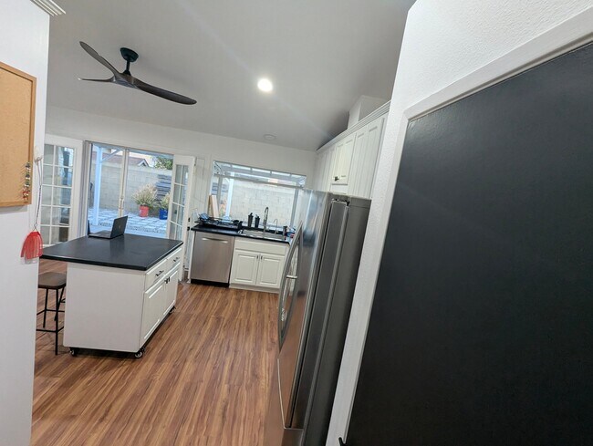 Foto del edificio - 23324 Maltby Pl