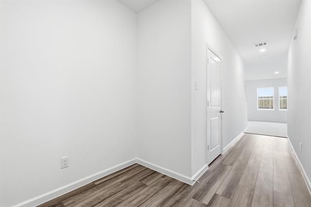 Building Photo - 2120 Mdw Pk Dr