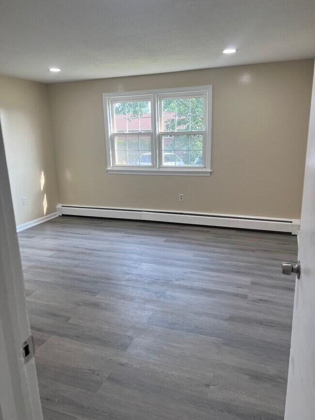 Foto del edificio - 4 Loveland Hill Rd