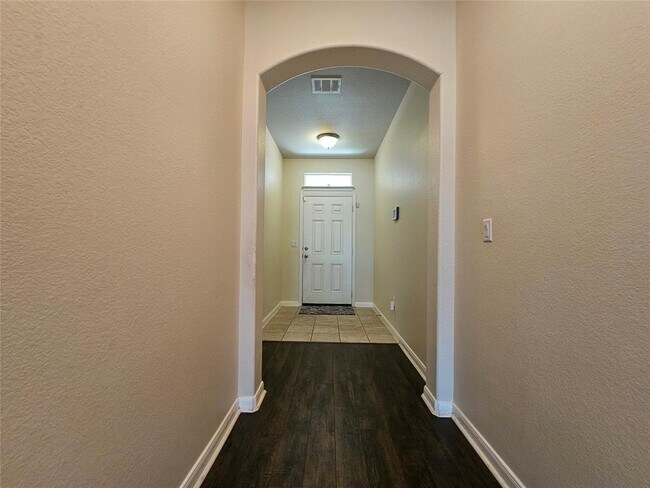 Building Photo - 423 Langely