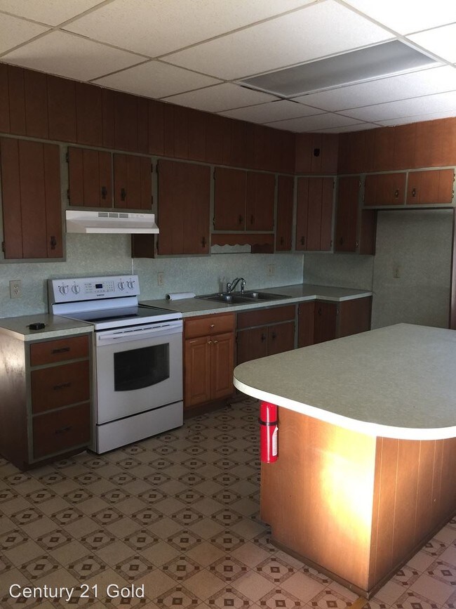 Building Photo - 3 br, 2 bath House - 2406 Moselem Spring Rd