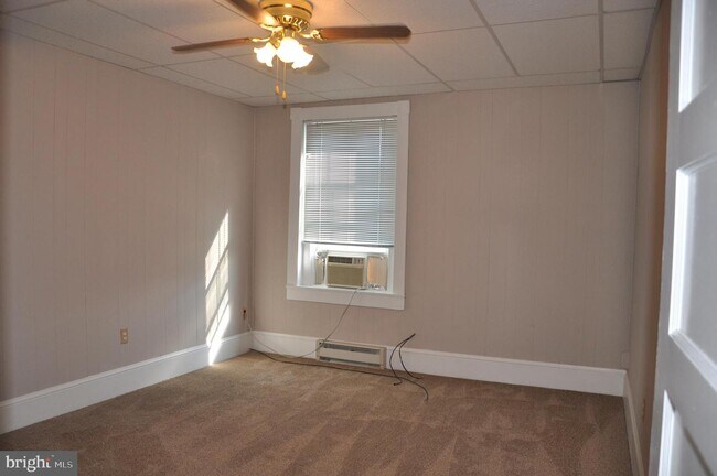 Building Photo - 216 E Madison St