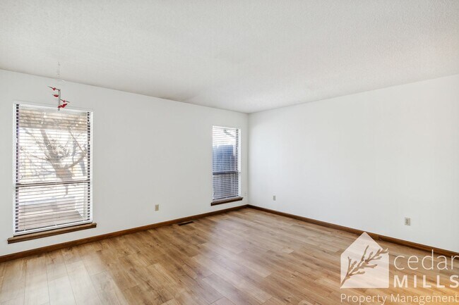 Building Photo - Bi Level Townhome in East Wichita