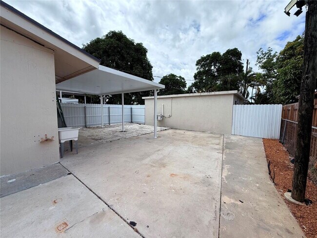 Photo - 30 E 44th St House