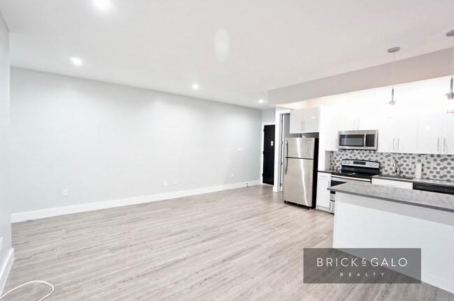 Building Photo - 838 Riverside Dr