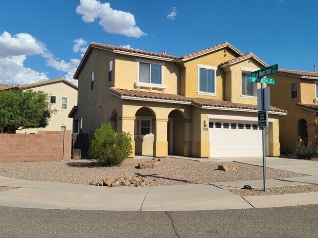 Foto del edificio - Beautiful 4-bedroom 3-bathroom - GREAT LOC...
