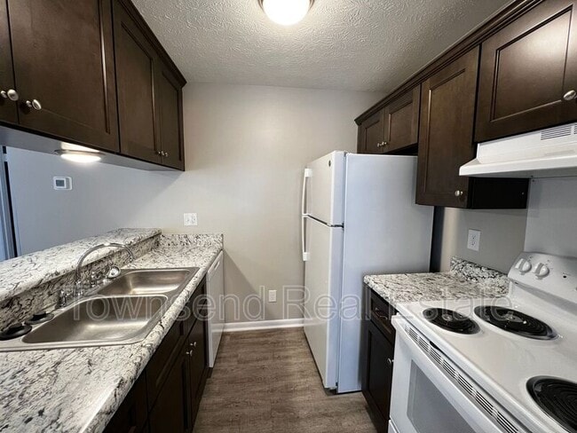 Building Photo - 1429 Ireland Dr